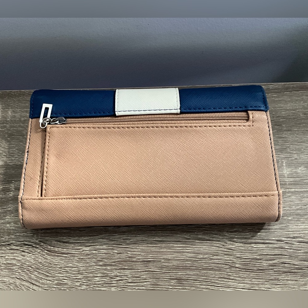 Guess Wallet - Picture 3 of 4